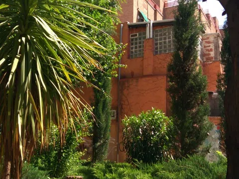 Detached house - Photo 1