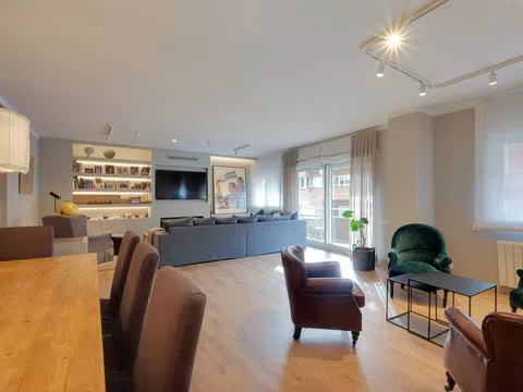 Flat in calle de Víctor Andrés Belaunde - Photo 2