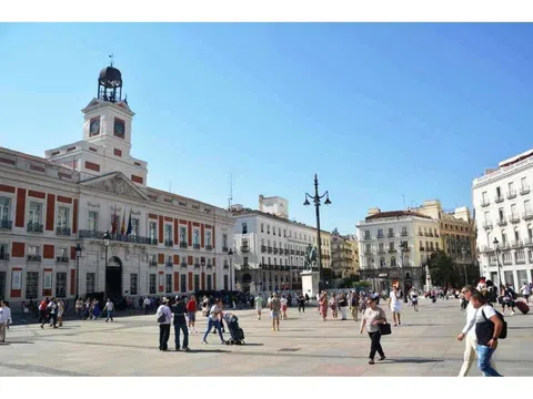 Flat - Photo 1