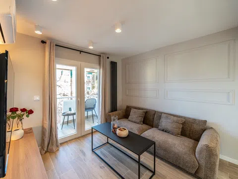 Flat in calle de Balaguer - Photo 2