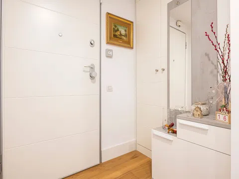 Flat in avenida de Secundino Zuazo - Photo 18