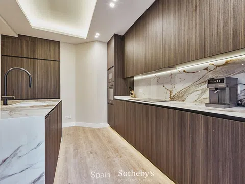 Flat in calle de José Ortega y Gasset - Photo 17