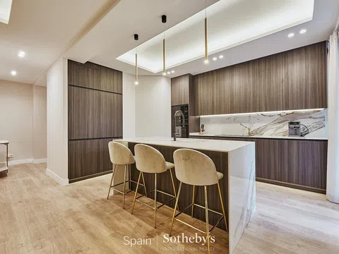 Flat in calle de José Ortega y Gasset - Photo 3