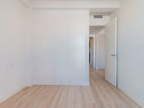 Flat in avenida del General Perón - Photo 6