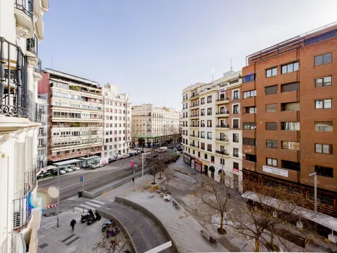 Flat in calle de Antonia Mercé - Photo 4