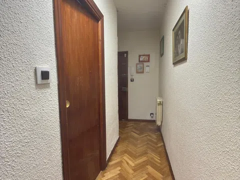Flat in calle de Puentelarra - Photo 2