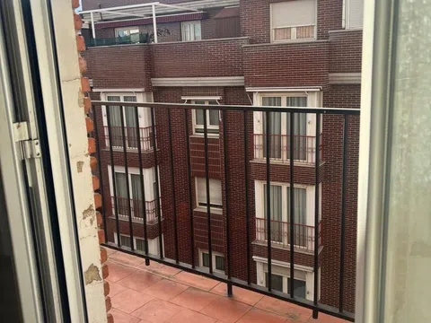 Flat in calle de los Hermanos Gómez - Photo 2