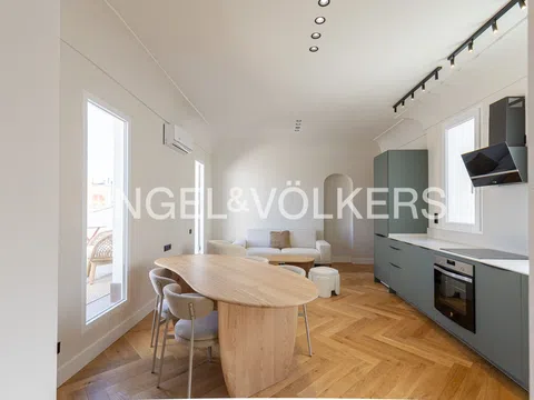 Flat - Photo 1