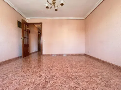 Flat in calle Fuente del Tiro - Photo 1