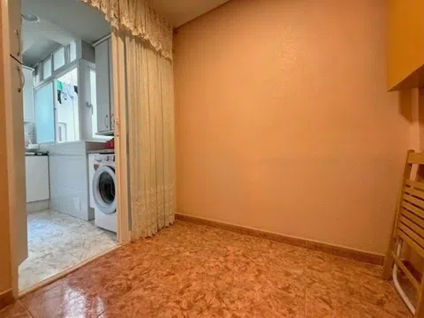 Flat in calle Fuente del Tiro - Photo 2