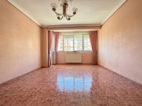 Flat in calle Fuente del Tiro - Photo 3
