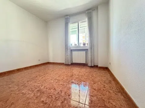 Flat in calle Fuente del Tiro - Photo 5