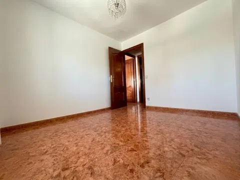 Flat in calle Fuente del Tiro - Photo 7