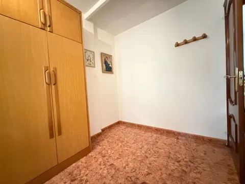 Flat in calle Fuente del Tiro - Photo 8