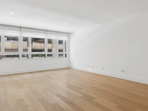 Flat - Photo 1