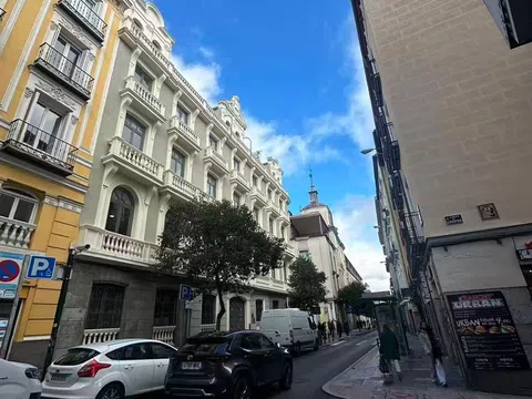 Flat in calle de Hortaleza - Photo 9
