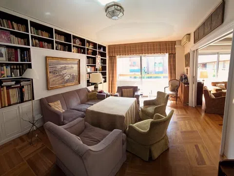 Flat in calle de Menéndez Pidal - Photo 9