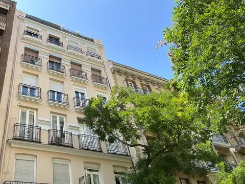 Flat in calle de Bretón de los Herreros - Photo 2