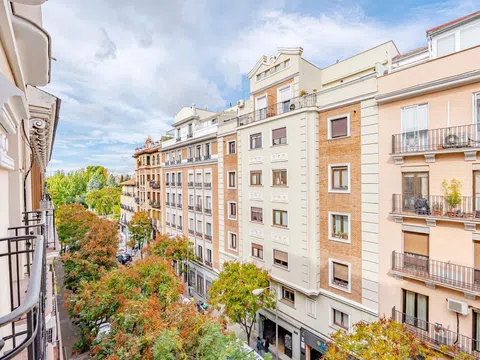 Flat in calle de Bretón de los Herreros - Photo 3