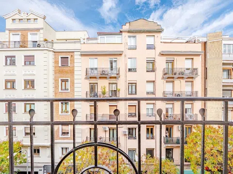 Flat in calle de Bretón de los Herreros - Photo 4