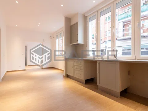 Flat in calle Mercedes Domingo - Photo 1