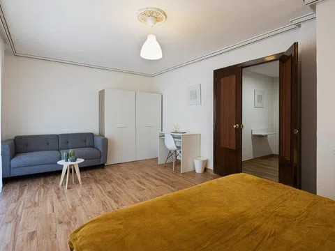 Flat in calle Alondra - Photo 2