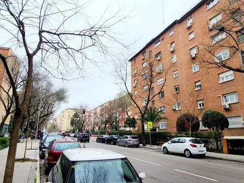 Flat - Photo 1