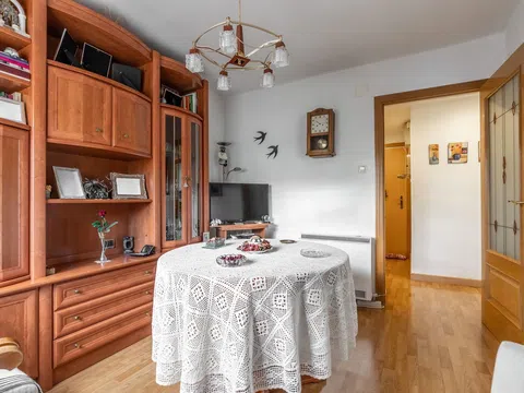 Flat in calle Arnedo - Photo 2