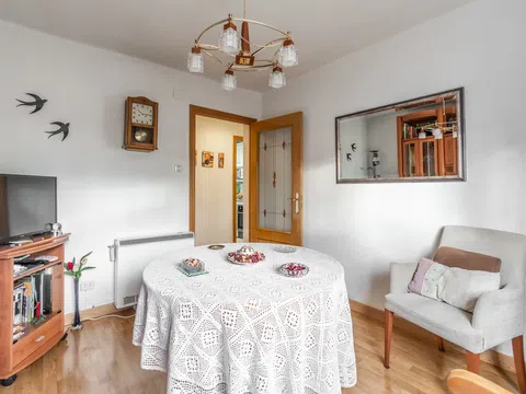 Flat in calle Arnedo - Photo 4