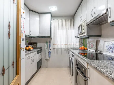 Flat in calle Arnedo - Photo 6