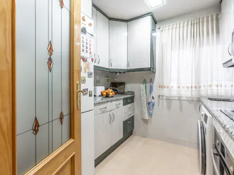 Flat in calle Arnedo - Photo 7