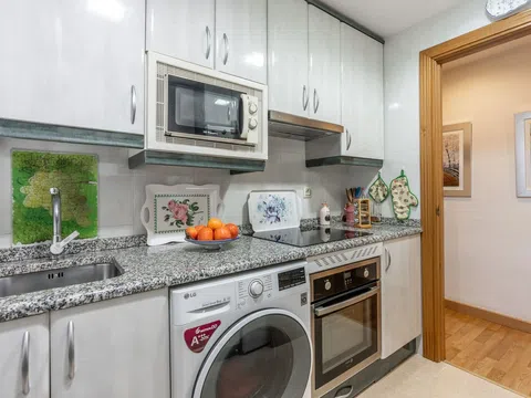 Flat in calle Arnedo - Photo 9