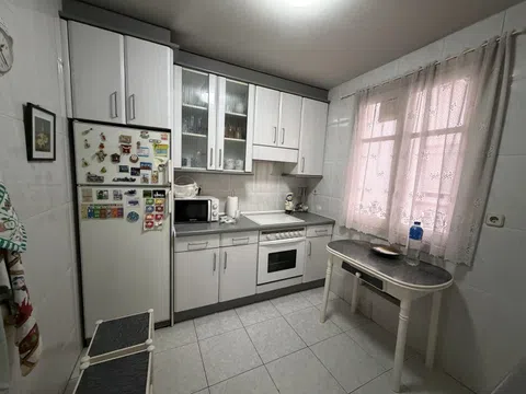 Flat in calle de Tomás Bretón - Photo 2