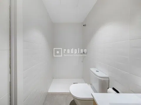 Flat in calle Algete - Photo 11