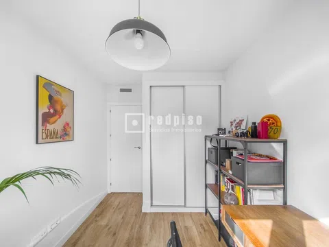 Flat in calle Algete - Photo 13