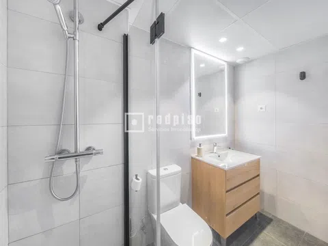 Flat in calle Algete - Photo 17
