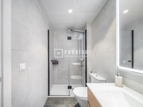 Flat in calle Algete - Photo 18