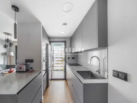 Flat in calle Algete - Photo 8