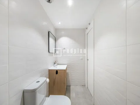 Flat in calle Algete - Photo 10