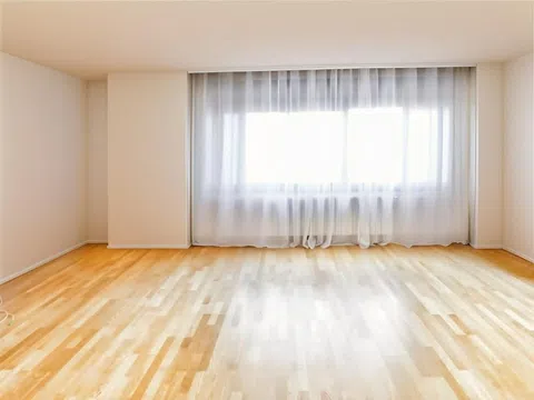 Flat in calle de Pilar de Madariaga Rojo - Photo 1