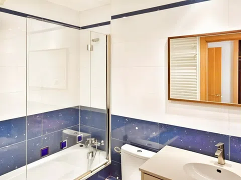 Flat in calle de Pilar de Madariaga Rojo - Photo 12