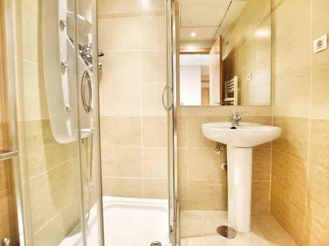 Flat in calle de Pilar de Madariaga Rojo - Photo 17