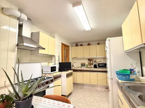Flat in calle de Ramón Pérez de Ayala, 136 - Photo 4