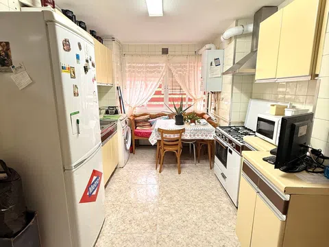 Flat in calle de Ramón Pérez de Ayala, 136 - Photo 8
