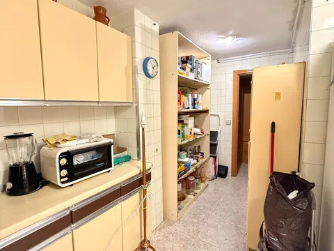 Flat in calle de Ramón Pérez de Ayala, 136 - Photo 9