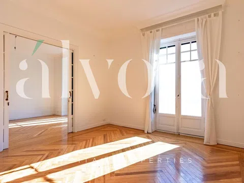 Flat - Photo 1