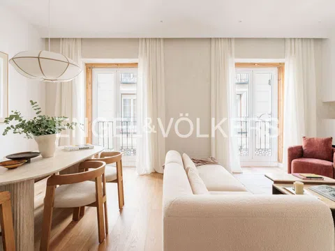 Flat in calle de la Madera - Photo 2