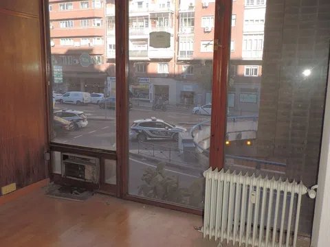 Flat in calle de Raimundo Fernández Villaverde - Photo 10