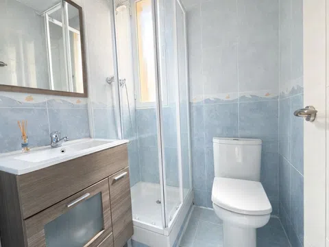Flat in calle Alonso Castrillo - Photo 3