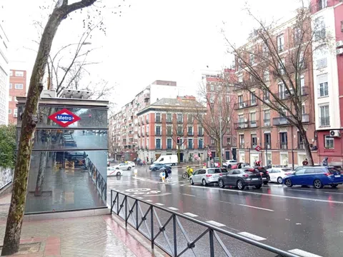 Flat in calle de Granada - Photo 1